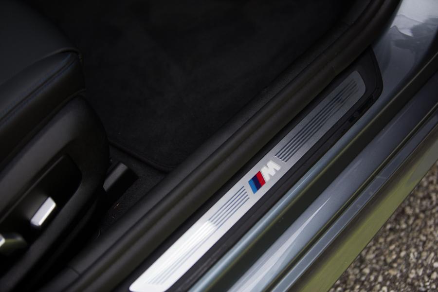 Детали экстерьера BMW 530i Sedan M Sport (G30) 2017 года  (MY) (фото 2 из 16)